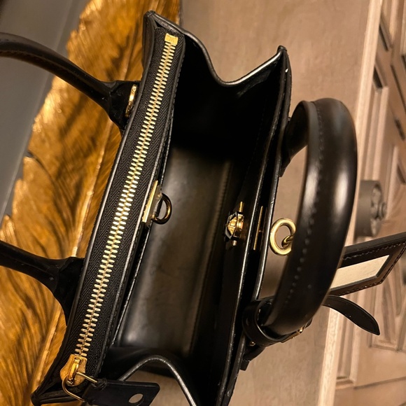 LOUIS VUITTON BLACK CROSSBODY PURSE (EXCELLENT CONDITION) - Picture 8 of 9